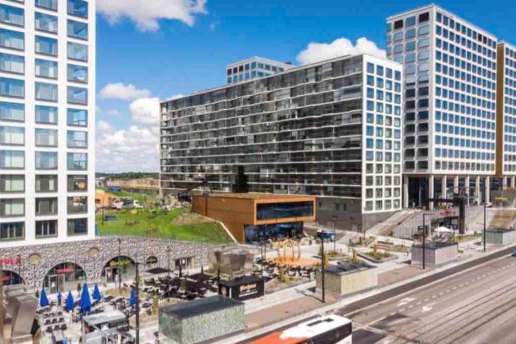 Brand New Modern Condo Built-In Mall Of Tripla Хельсинки Экстерьер фото